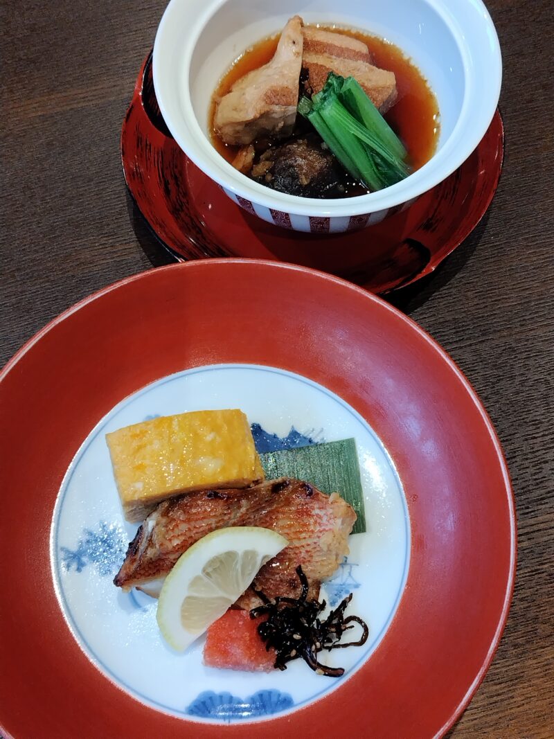 湯の花荘 朝食 卵焼き 角煮