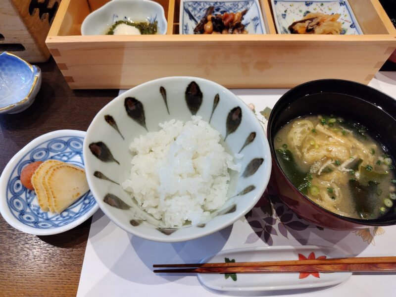 湯の花荘 朝食 ご飯 味噌汁 香の物