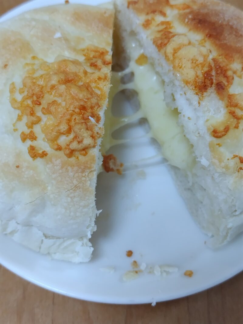 ピタチーズ　解凍後焼いたもの